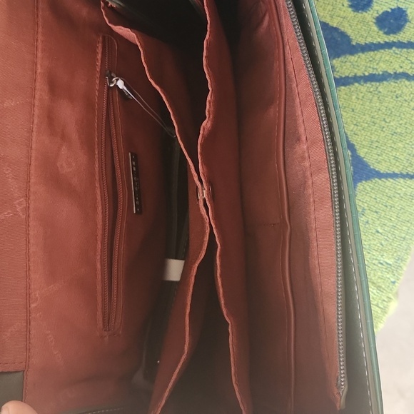 David Jones Paris Elegant Green Crocodile-Embossed Women's Handbag - Picture 4 of 5